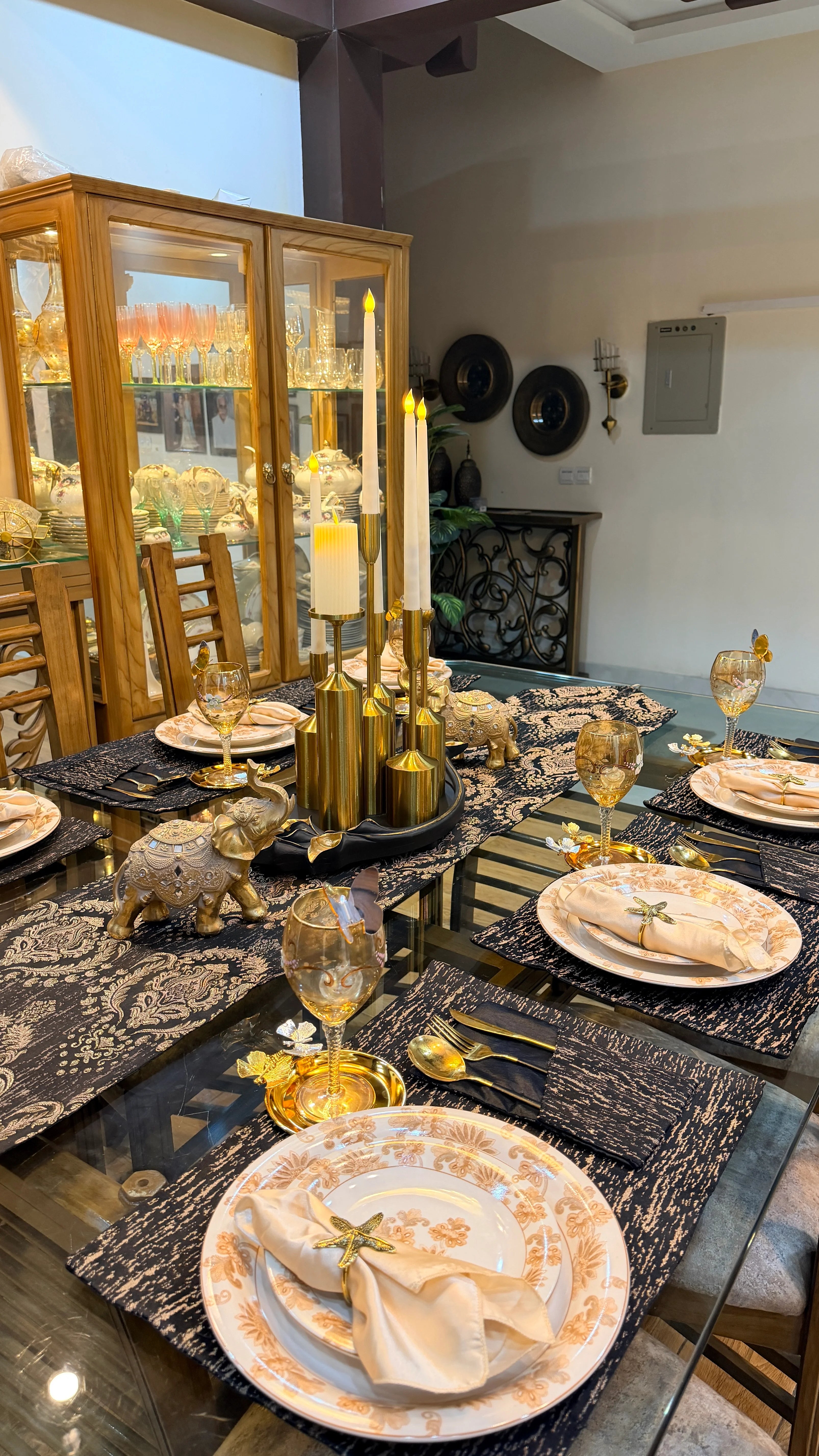 Camilla Gold Embossed Textured Table Set